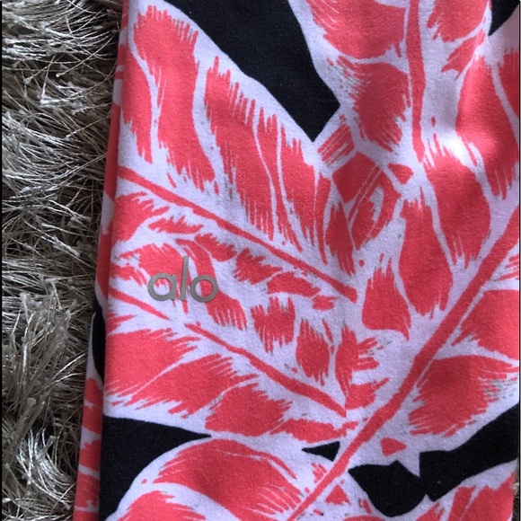 ALO. Palm Springs Guava Airbrush Leggings - Picture 6 of 11